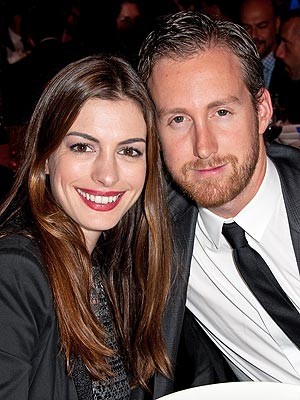 Cô "công chúa xinh đẹp" Anne Hathaway vừa tổ chức lễ đính hôn với chồng chưa cưới Adam Shulman tại New York