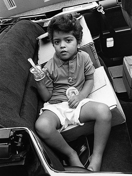 Anh chàng Bruno Mars cực kỳ đáng yêu tại Haiwaii năm 1990