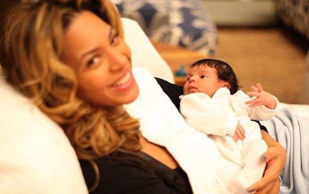 Beyonce hạ sinh con gái Blue Ivy Carter từ hôm 7/1. Vợ chồng cô đã chi rất mạnh tay để đảm bảo an ninh trong khi sinh và ngăn cản những tay săn ảnh tiếp xúc với con gái mới chào đời.