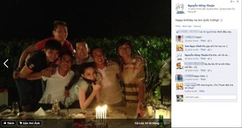 Bức ảnh trong buổi party sinh nhật Cường Đôla được đăng tải trên Facebook cá nhân của nhạc sỹ Nguyễn Hồng Thuận (Theo Kênh 14)