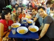 Ăn trưa vui vẻ tại Bangkok