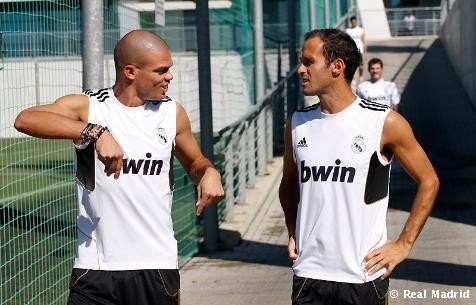 Dường như chẳng có vấn đề gì giữa Carvalho và Pepe.