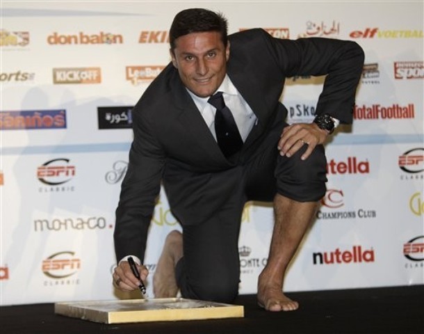 Giggs, Zanetti, Gullit xắn quần 'khoe' chân ở Monaco ảnh 6