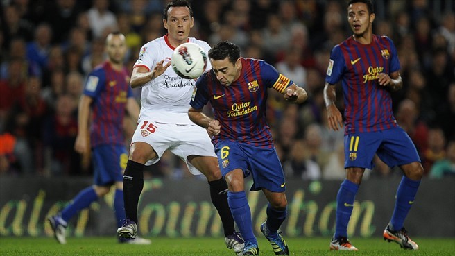 Góc ảnh: Villa ôm đầu, Messi sút trượt 11m, Pep cúi mặt ảnh 2
