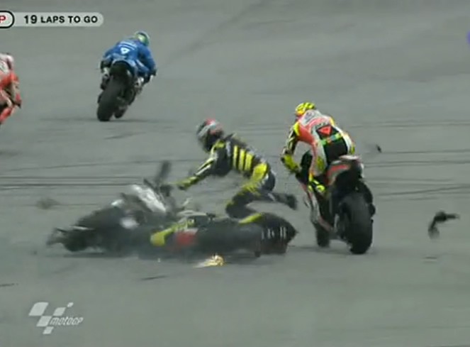 Từng centimet tai nạn thương tâm của tay đua MotoGP ảnh 6