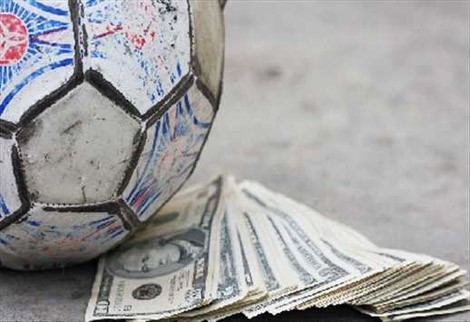 "Bóng đá ngày càng thối rửa vì tiền."