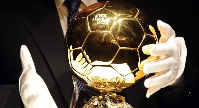 Danh hiệu "Quả bóng vàng FIFA" được nhiều người chú ý nhất.