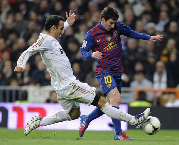 Carvalho cũng có nhiệm vụ phong tỏa Messi.