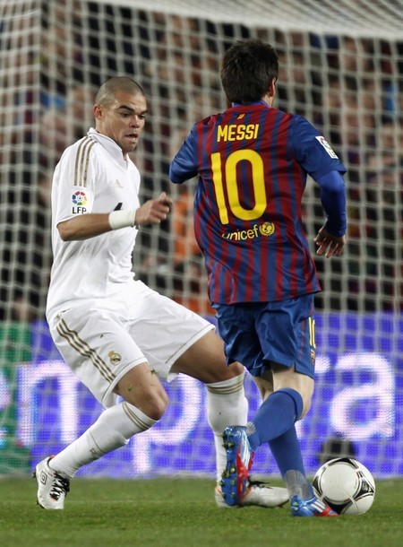 Messi, mục tiêu của Pepe.