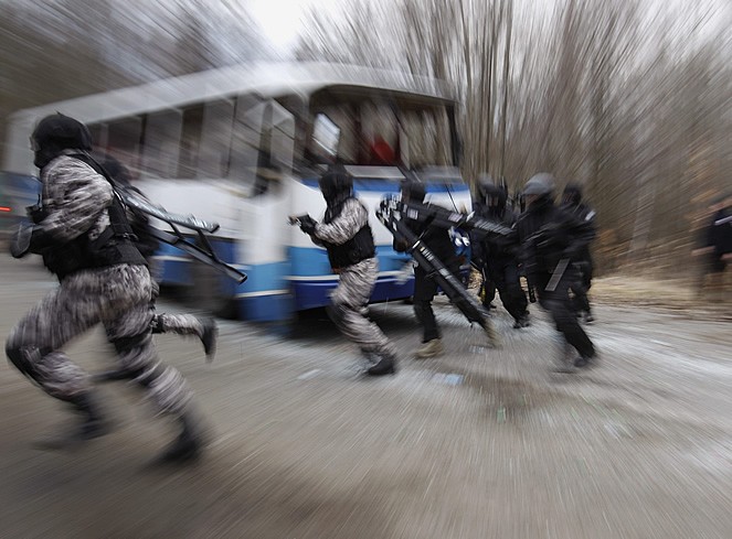 Cảnh sát Ba Lan diễn tập chống khủng bố ở VCK Euro 2012.