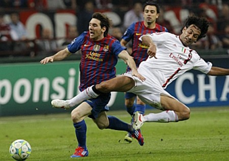 Messi đã chơi nỗ lực, nhưng anh vẫn không thể sút tung lưới Milan.