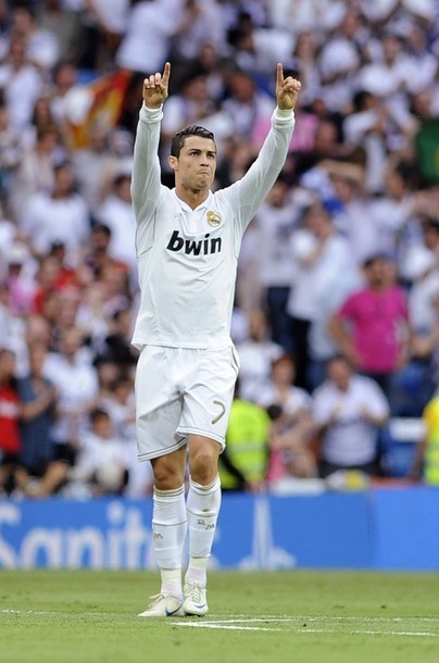 Ronaldo kết thúc mùa giải với 60 bàn thắng trên tất cả các mặt trận.