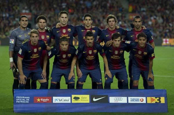 Đội hình ra sân của Barca chủ yếu là những cầu thủ trẻ. Chỉ có David Villa là nổi bật nhất.