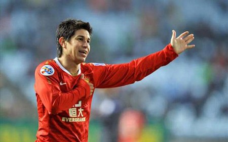 Một cầu thủ vô danh như Conca còn nhận lương cao hơn Ronaldo.