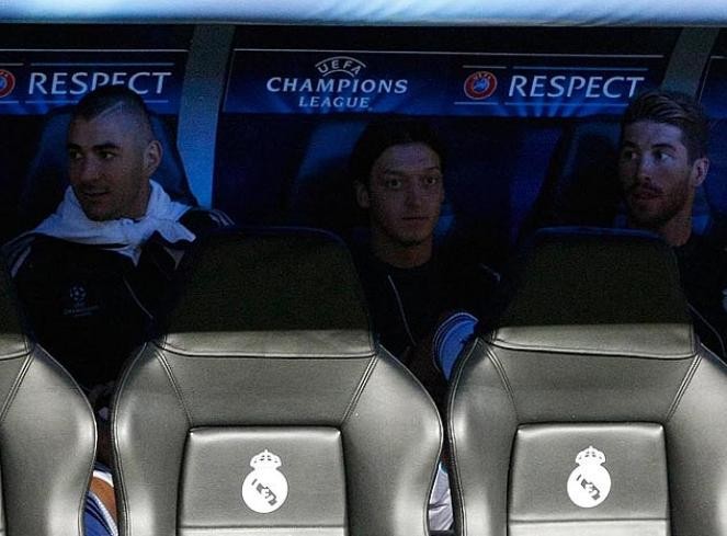 Ramos, Ozil, Benzema ngồi trên băng ghế dự bị.