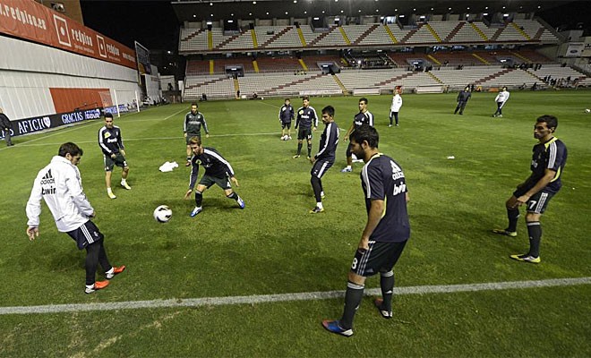 Các cầu thủ Real tập luyện một cách tích cực trước trận đấu với Rayo Vallecano.