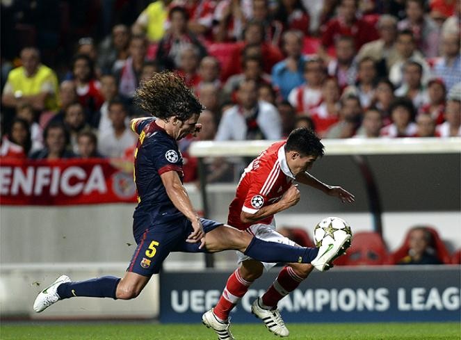 Puyol thi đấu rất xông xáo ở trận đấu với Benfica.