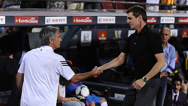 Nhưng bây giờ, trên băng ghế huấn luyện là cuộc đấu trí giữa Mourinho và Tito Vilanova.