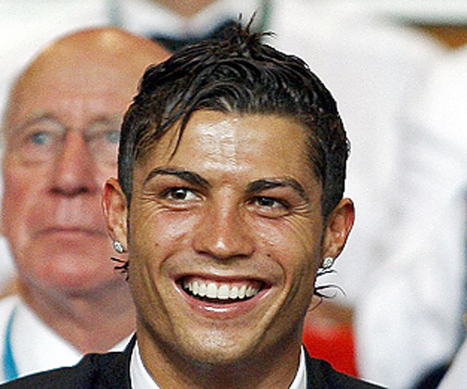 Đến Real, Ronaldo lại thay đổi kiểu tóc.