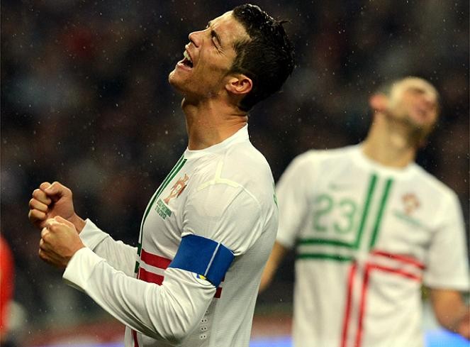 Ronaldo tiếc nuối với cơ hội bị bỏ lỡ.