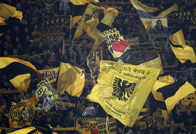 Khán giả của Dortmund được dịp ăn mừng.