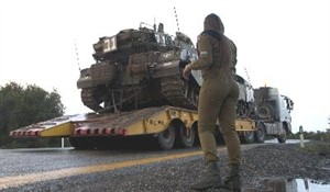 Xe bọc thép Israel (Ảnh AFP/TTXVN)