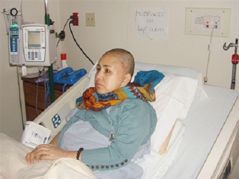 Ảnh bà Diệu Hiền đang điều trị tại Mỹ