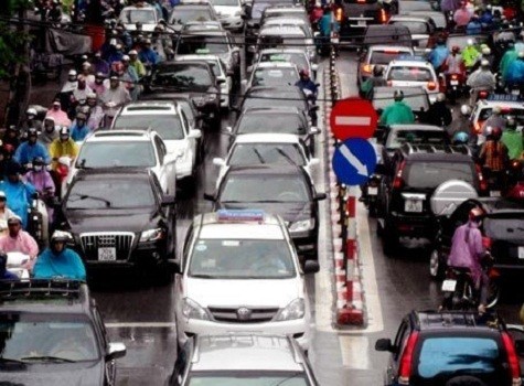 Ở Việt Nam, với tình trạng giao thông công cộng còn quá nhiều bất cập thì việc "ai cũng phải lo đến thân mình trước"