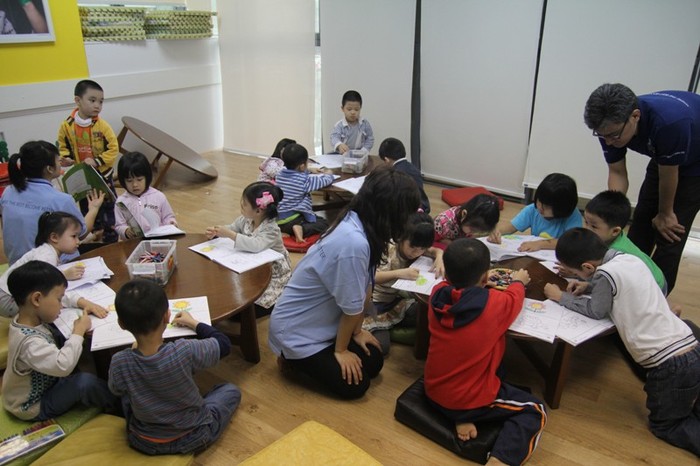 Tại Trung tâm tiếng Anh Apolo, tất các bé được học với giáo viên nước ngoài.