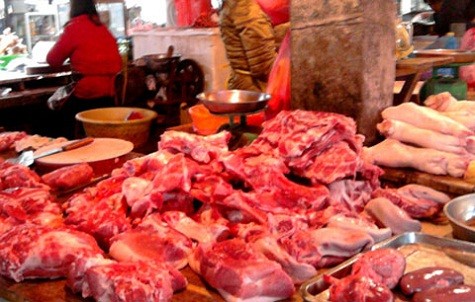 Nhiều người tiêu dùng e dè khi sử dụng thịt lợn