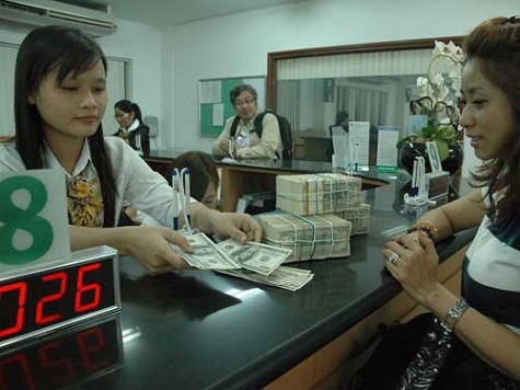 Nhiều ngân hàng tung chiêu khuyến mại để hút khách (ảnh: nguồn internet)