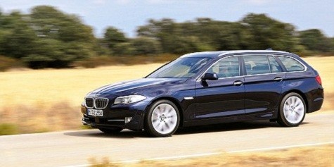 BMW 5 Series 520d SE Năm ngoái, BMW 5 Series 520d SE đứng thứ 4 trong danh sách những chiếc xe giữ giá tốt nhất. Tuy nhiên, năm nay, nó xếp thứ 5 trong danh sách những chiếc xe mất giá nhanh nhất. Một chiếc BMW 5 Series 520d SE hiện có giá 35.590 bảng nhưng chiếc xế cũ phiên bản năm 2008 chỉ có giá 16.234 bảng - giảm 54 % giá trị.