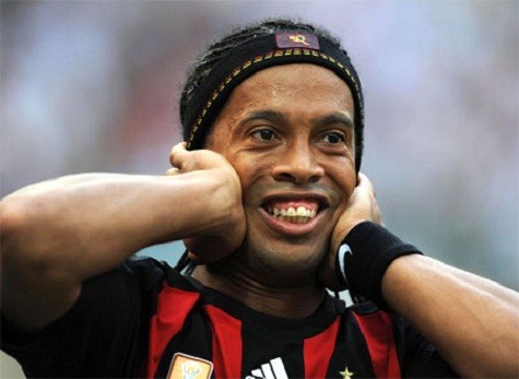 Ronaldinho chưa bao giờ được công nhận là một chàng cầu thủ đẹp trai của Brazil. Xem thêm: Choáng váng - hàng loạt hoa hậu hóa "em chã".