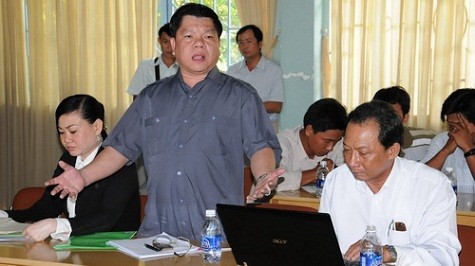 Ông Trần Văn Trí tại một buổi họp tìm phương án trả nợ cho nông dân (Ảnh: Tuổi trẻ)