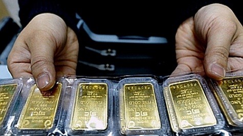 Vàng SJC lại cao hơn vàng thế giới 1,6 triệu đồng/lượng - Ảnh minh họa: AFP