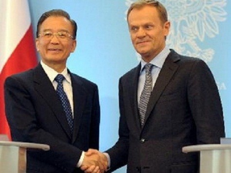 Thủ tướng Balan Donald Tusk có cuộc gặp với Thủ tướng Trung Quốc Ôn Gia Bảo đang trong chuyến thăm Balan hôm 25/4. (Nguồn: AFP/TTXVN)