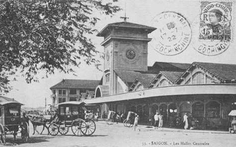 Ngôi chợ biểu tượng Sài Gòn này được xây dựng từ năm 1912 đến 1914 và được gọi là chợ Mới, thay thế cho chợ Cũ từ trước thời Pháp chiếm thành.