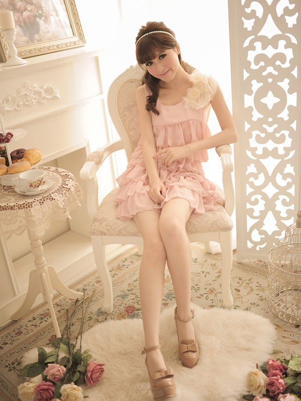 Màu hồng mang lại vẻ đẹp sang trọng và đáng yêu (Ảnh: HB) Xem thêm: Phương Trinh diện váy xẻ cao, làm 'lu mờ' Midu