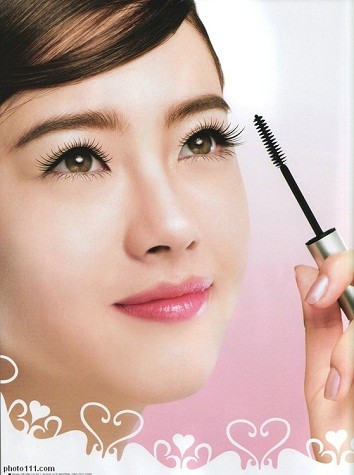 Gương mặt và đôi mắt tuyệt đẹp của Go Ara là hình ảnh quảng cáo cho nhiều nhãn hàng mỹ phẩm nổi tiếng tại xứ sở kim chi. Xem thêm: Ảnh hiếm: Chặng đường nhan sắc của "nữ thần mắt tím" Elizabeth Taylor