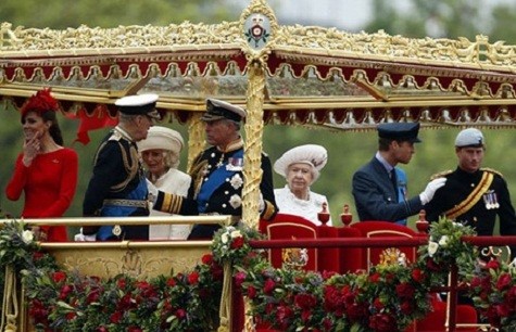 Nữ hoàng Elizabeth II, tên thật là Elizabeth Windsor, hiện đã 86 tuổi và vẫn đang tiếp tục nắm giữ ngai vàng của nước Anh.