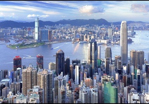 6. Hồng Kông Hồng Kông được biết đến với một bến cảng hùng vĩ, nó dự kiến thu hút 11,1 triệu khách du lịch trong năm nay. Tuy nhiên, sức chi tiêu của du khách tại đây yếu đi đã khiến tốc độ tăng trưởng của nó giảm đi một bậc.