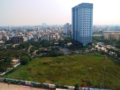 Hàng loạt khu “đất vàng” ở Hà Nội đang bị bỏ hoang. Ảnh: TL