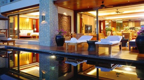 Andara, Phuket, Thái Lan: Pool Suite Căn phòng rộng 214m vuông được trang bị đầy đủ tiện nghi. Trước cửa ra là một bể bơi sâu, căn phòng này còn có một tầm nhìn rất đẹp ra vịnh Kamala. Lụa và vải vóc được thiết kế bởi Jim Thompson và đỗ gỗ tếch nội thất là điểm nhấn của căn phòng. Phòng còn có một gian bếp đầy đủ và một không gian phòng khách và phòng ngủ rộng rãi, tạo cho bạn cảm giác thoải mái nhất. Giá từ 840 USD