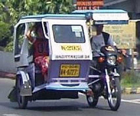 Philippines Thiết kế tuk tuk thông thường là thùng chở người hoặc hàng hóa được gắn vào phía bên phải xe. Xe thường chở được 5 hành khách hoặc hơn với cabin lắp bên cạnh, một hoặc hai người với cabin lắp sau lái xe.