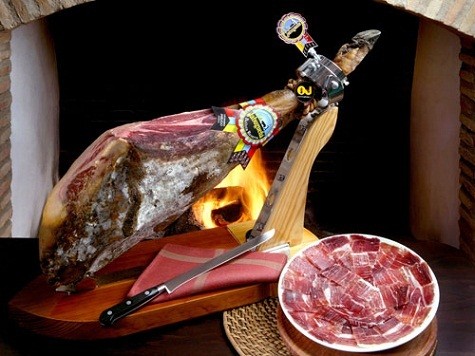 Albarragena Jamon Iberico De Bellota Giá: 2.682 USD Món ăn này được làm chủ yếu từ thịt lợn Tây Ban Nha với công thức hết sức công phu.