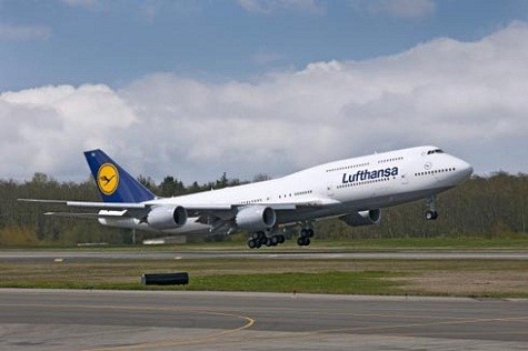 Lufthansa, Cathay Pacific, Korean Air và vài hãng hàng không khác đã đặt hàng máy bay loại khủng nhất của Boeing.