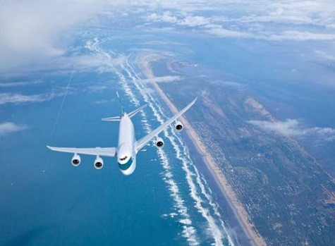 So sánh về độ dài, chiếc 747-8I dài hơn 76 mét. Hiện nó là chiếc máy bay chở khách dài nhất thế giới.