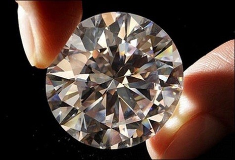 3. Kim cương Tuy giá thành sản xuất ra kim cương rất đắt đỏ, nhưng các nhà cung cấp ít khi cảm thấy phiền bởi giá bán các sản phẩm này thường cao hơn từ 50% đến 400% so với chi phí.