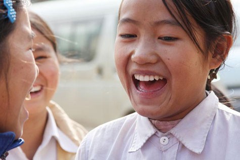Nụ cười các em gái trường THCS Pả Vi. Ảnh: Giàng A Cối