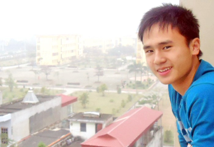 Từng bỏ học đi chơi game ở lớp 10 và 11, Phạm Thành Công (quê Hải Dương) đã dừng lại đúng lúc và trở thành tân thủ khoa của Học viện Tài chính. >> NHỮNG HOTGIRL TỪNG ĐỖ THỦ KHOA ĐẠI HỌC